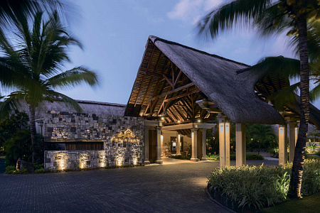 Paradis Beachcomber Golf Resort & Spa